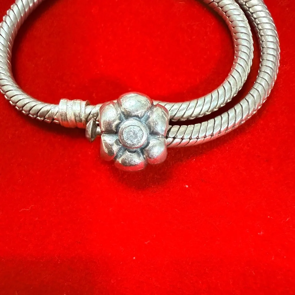 Pandora Camelia Flower Charm 🌸 - Picture 2 of 3